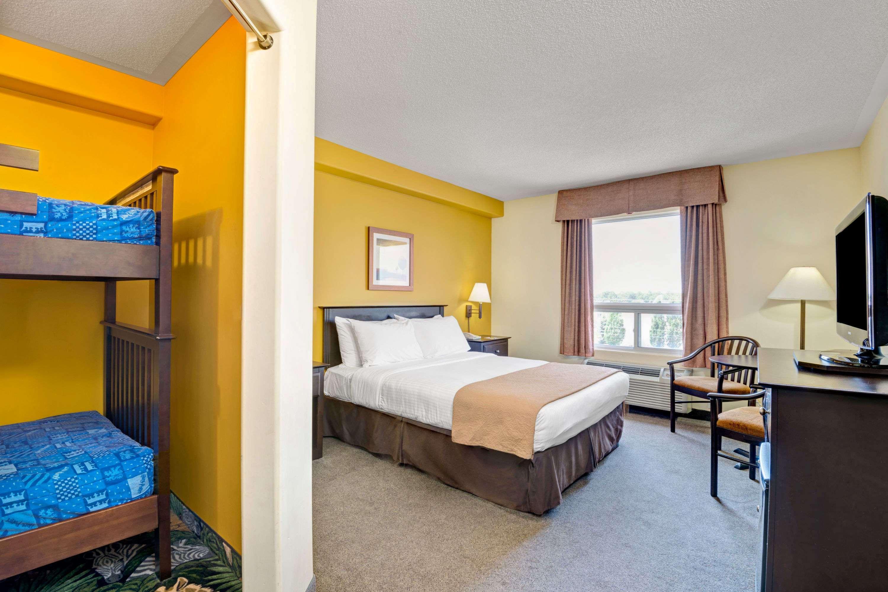 Hotel Super 8 By Wyndham Barrie South Extérieur photo