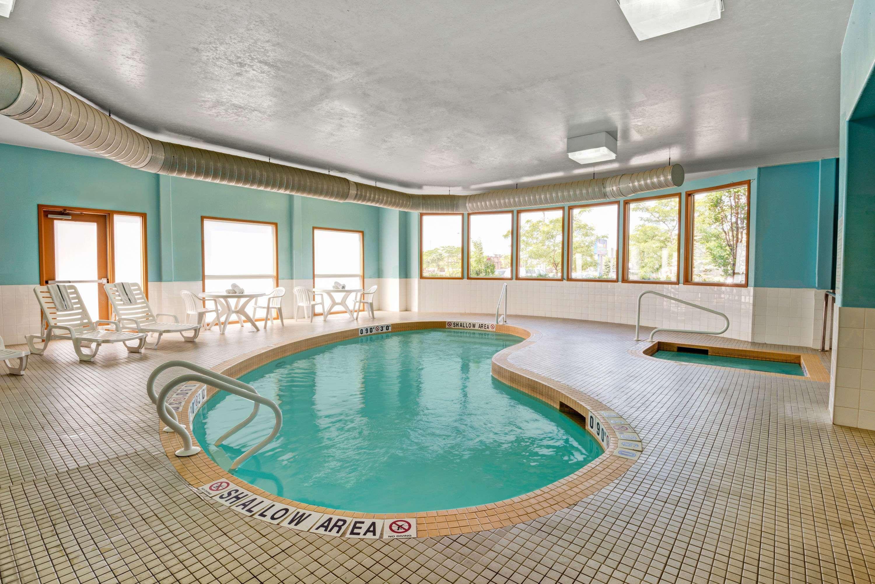 Hotel Super 8 By Wyndham Barrie South Extérieur photo