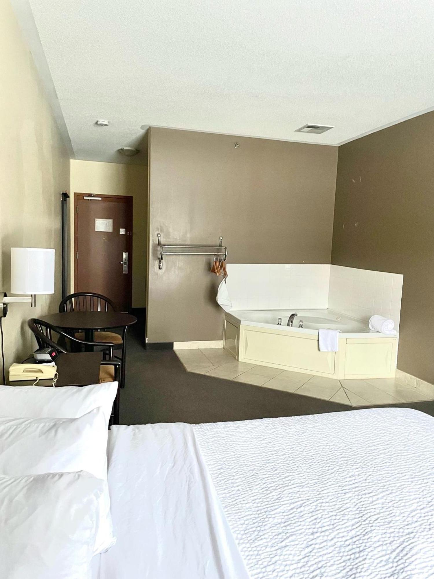 Hotel Super 8 By Wyndham Barrie South Extérieur photo