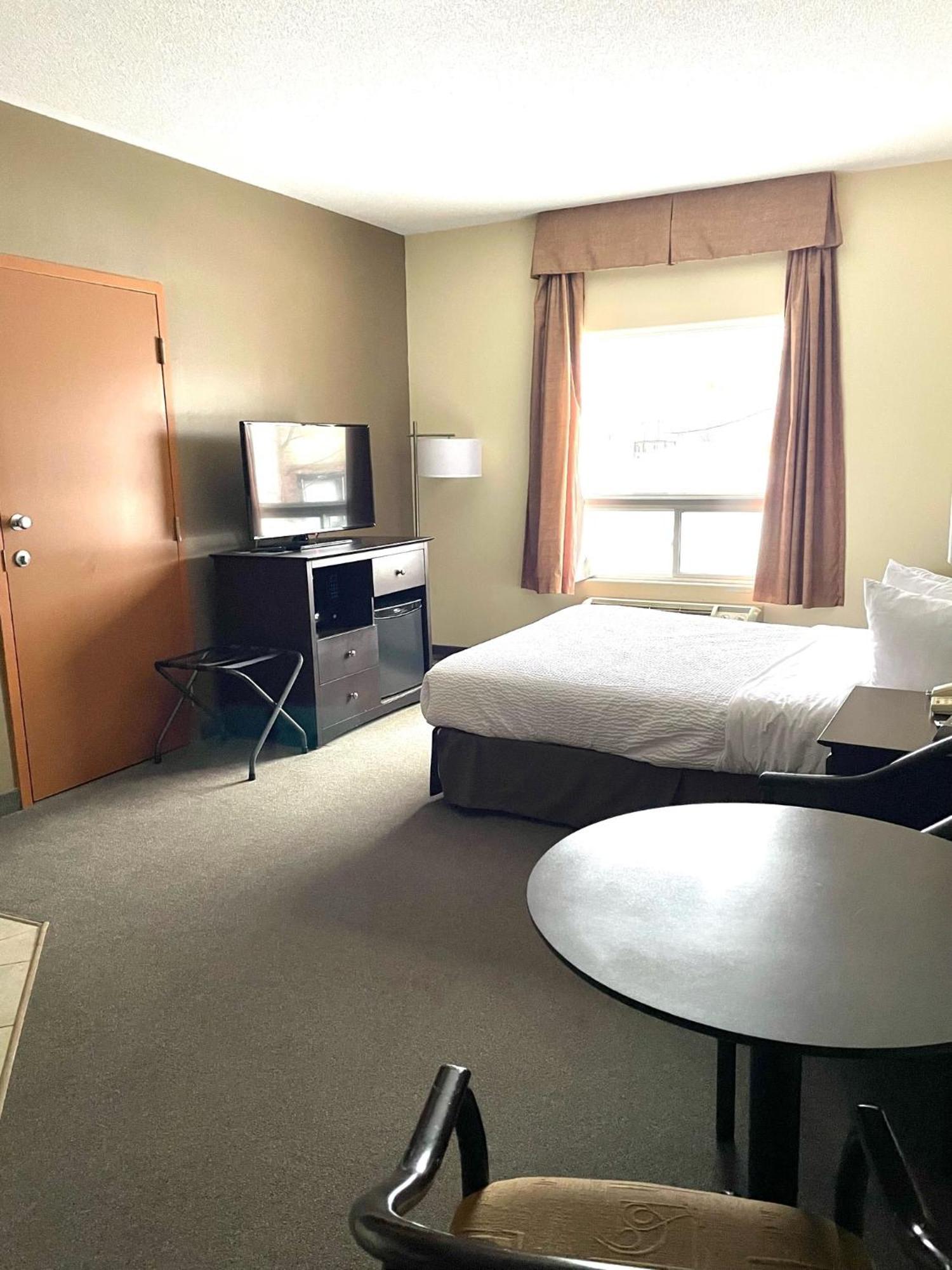 Hotel Super 8 By Wyndham Barrie South Extérieur photo