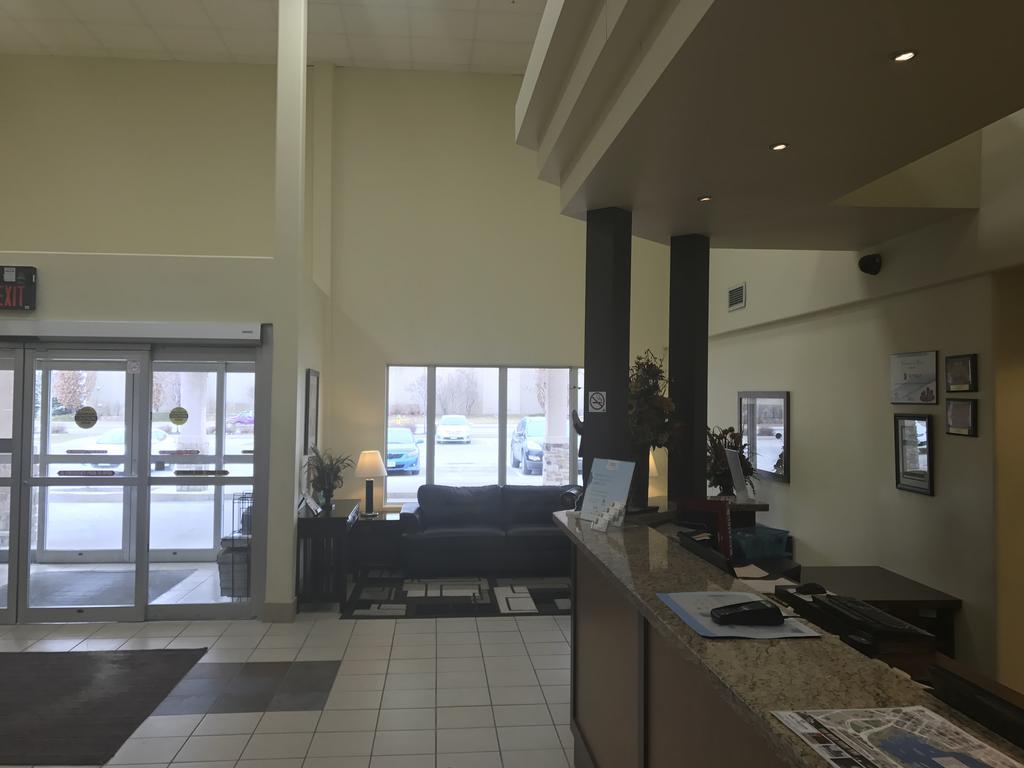 Hotel Super 8 By Wyndham Barrie South Extérieur photo