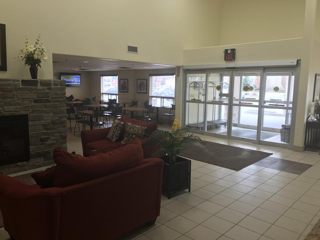 Hotel Super 8 By Wyndham Barrie South Extérieur photo